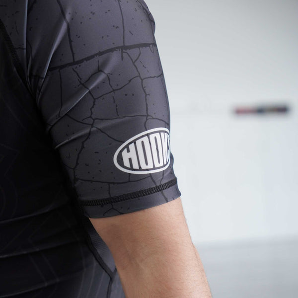 Hooks Short Sleeve Rash Guard - Bedrock