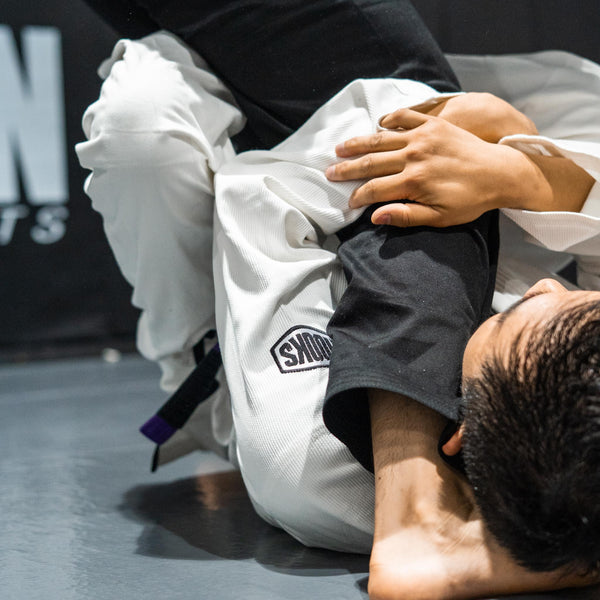 Hooks Core BJJ GI - White includes White Belt