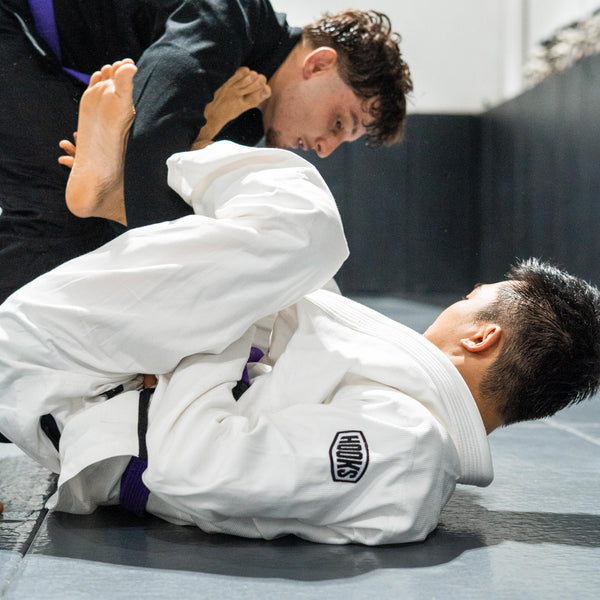 Hooks Core BJJ GI - White includes White Belt