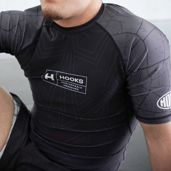 Hooks Short Sleeve Rash Guard - Bedrock