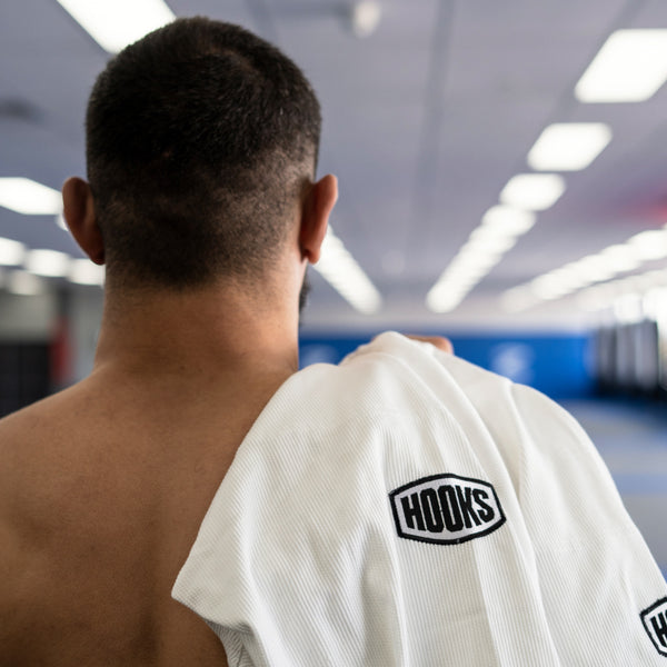 Hooks Core BJJ GI - White includes White Belt